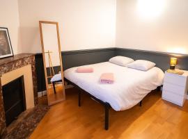 Maison charmante avec patio !, hotel in Bourges