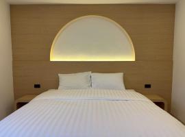 Luna Resident, hotel in Ban Bang Phai