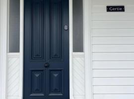 Gertie, Classic meets Modern with Pako next door, ξενοδοχείο σε Geelong West