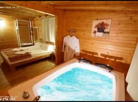 נופים בלבן - בקתה עם אמבט ספא מלבני ענק ובריכה פרטית