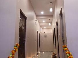 Omkar Bhawan Home Stay，位于Faizābād的酒店