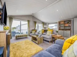 Gorgeous Home in Lakeside Park Pass The Keys