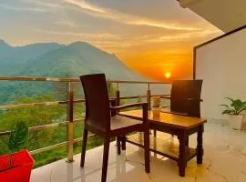 Hotel The SSB - ! luxury balcony rooms ! mountain view ! rooftop cafe ! big parking ! property of the year !