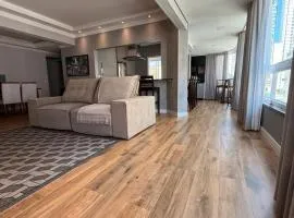 Aconchegante e próximo da Roda gigante, churrasqueira Privativa!