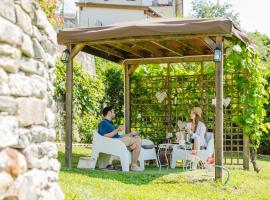 Revo Aparments - Flowery Cottage Appartamento GLICINE, hotel en Bianzone