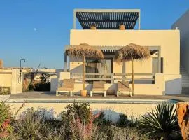 The Nine Graces- Céline, Elegant House with Pool, Garden & Rooftop