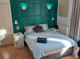 Spacious Double Room in Anfield, hotel v destinaci Liverpool