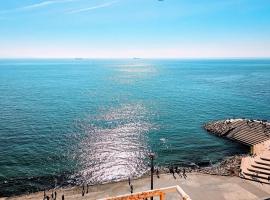 Beachfront Boutique Apartments, hotel com piscina em Durr&euml;s