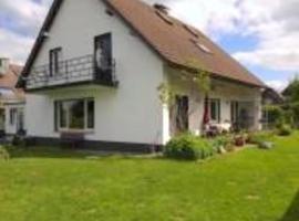 Haus Sengbach im Bergischen Land mit 2 Schlafzimmern, ξενοδοχείο σε Leichlingen