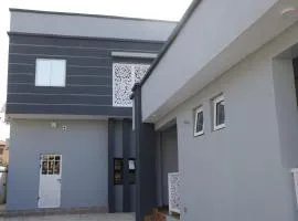 Peachie Hotel and Suites