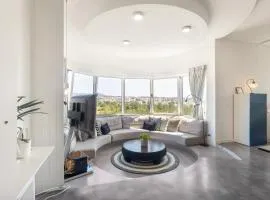 one bedroom plus 1 extra room Nomad Dreams N6 in Cascais mountain view