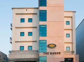 The Manor Bareilly by Leisure Hotels, hotel cerca de Estación de tren de Bareilly, Bareilly