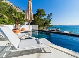 Villa Palazzo Maestral beachfront by Villas Guide