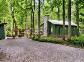 Secluded Romantic Cabin with Hot Tub and Fire Pit