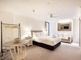 Queen Bed Studios with Sofa at Manly - 3min walk to Corso & Manly Beach
