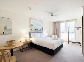 Queen Studios with Sofa Bed at Manly - 3min walk to Corso & Manly Beach