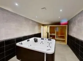 CASA-Grand Laus: Duplex familial sauna et jacuzzi