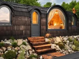 Friday Inn Igloo - Intimitate, Jacuzzi, Natura, Priveliste & Iaz - Escapadă romantică premium la o oră de Bucuresti - Eco Friendly Micro-Resort