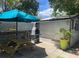 Saline les bains studio avec cuisine & espace détente extérieurs calme & lagon à pied