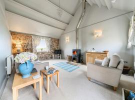 Samphire Barn, Hotel in Binham