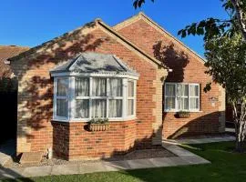 Dog-friendly 2-bed Bungalow by the beach in Trusthorpe, Lincs