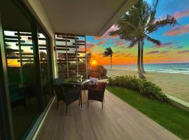 Oceanfront Residency luxury 2B2B ,1-6 person ,terrasse, beach access garden pool, ξενοδοχείο σε Old Man Bay