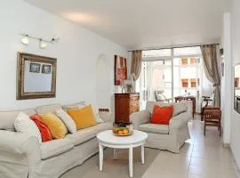 Cozy apartment near the sea with private parking