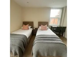 Modern Studio Bolton ,Free Parking, Fast WiFi, Ideal for Contractors & Long Stays