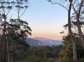 Govetts Leap lookout cottage with sauna