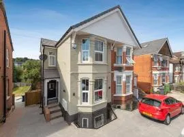 Charming 5 Bedroom Home in High Wycombe Perfect for Families