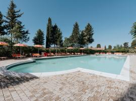 Hotiday Toscana Riparbella, hotel i Riparbella