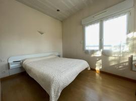 Hôtel des Pyrénées, hotel near Tarbes Lourdes Pyrénées Airport - LDE, Laloubère