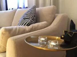 Large family room near Metro Taipei station for comfort and convenience, where 5 can relax and create unforgettable moments