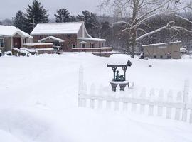 Deluxe Suite Rental for a Secluded Getaway in Warren County, Pennsylvania, hotel v destinaci Russell