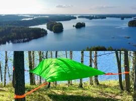 Alaska Tree Tents Linnansaari、サヴォンリンナのグランピング施設