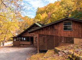 Nature's Hideaway: Cabin Retreat to Unwind from Gatlinburg's Crowds, ξενοδοχείο σε Chalet Village