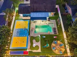 Private Oasis Pool Putting Green & Court