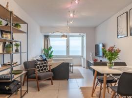 Relax in a cosy apartment with a seaview, hotell i Oostende