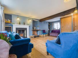 Adorable quirky country cottage, hotel s vířivkou v destinaci Heathfield