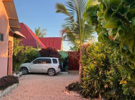 Secluded House with Outdoor Cinema - 4 min Walk to the Beach, hotel en Pingwe
