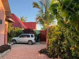 Secluded House with Outdoor Cinema - 4 min Walk to the Beach