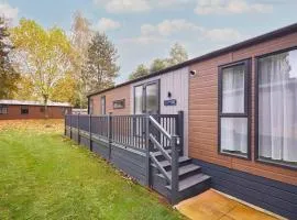 Royal Pines Lodge with Hot tub