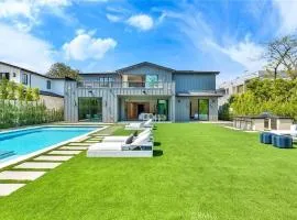 Studio City Luxury 6BR Home with Pool and Theatre
