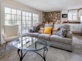 Cozy 1BR Guest House with Mountain View in Simi Valley, hotel in Simi Valley