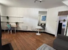 Quirky renovated apartment Glastonbury