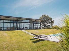 La Casa de Cristal by Puerto Dijama, cabin in Carmelo