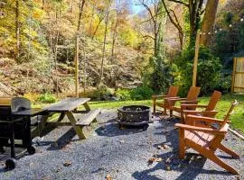 3BR House with BBQ & Fire pit Bryson City