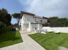 Luxury villa in Fregene, hotel a Fregene