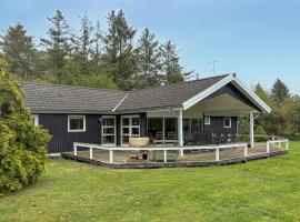 Lovely Home In Væggerløse With Sauna, ξενοδοχείο με υδρομασάζ σε Bøtø By