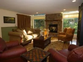 Secluded And Cozy Townhome At Tripp Lake